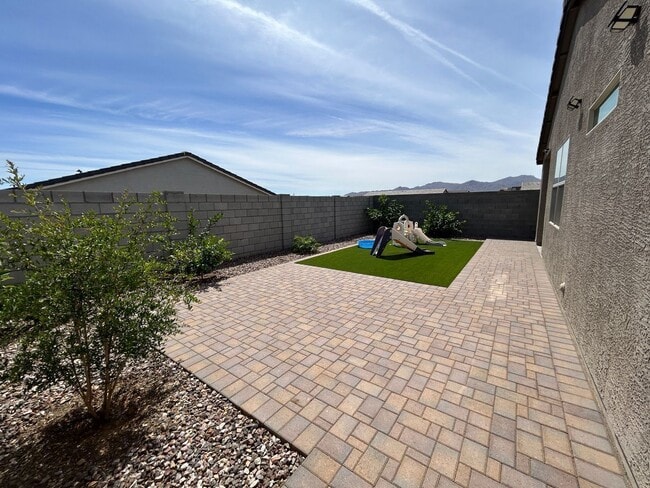 Building Photo - 17347 W Sanna St