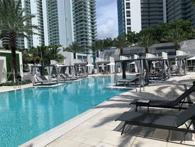 Building Photo - 851 NE 1st Ave