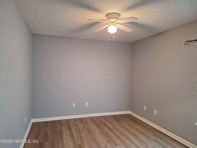 Building Photo - 513 White Jasmine Way
