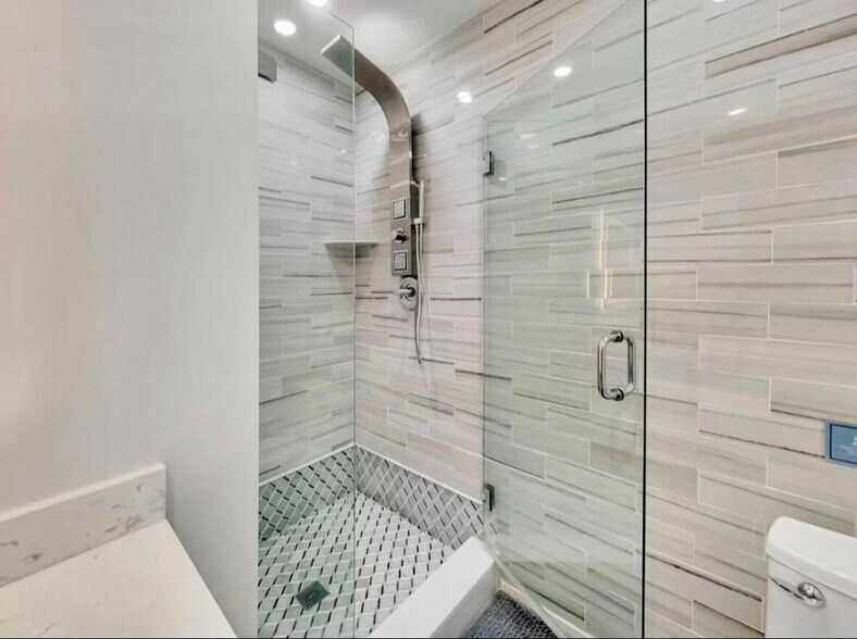 Building Photo - 5940 NE 22nd Ave