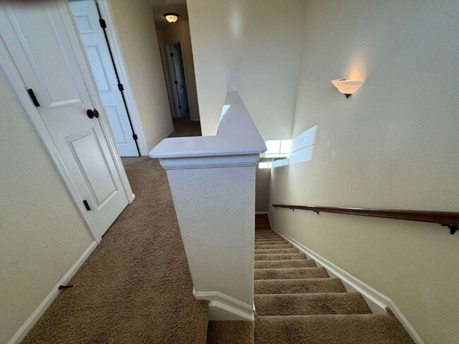 Building Photo - 631 Hanging Rock Pl