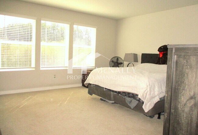 Building Photo - 5-Bedroom Home in Stetson Heights Backing to Greenbelt