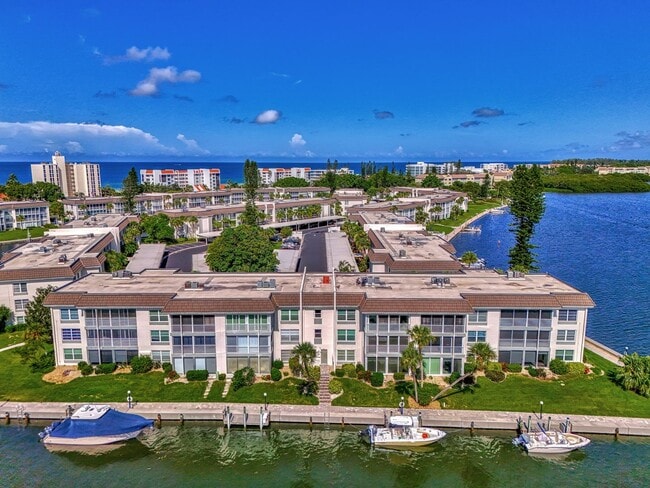 Building Photo - LUXURY LONGBOAT LIVING AT IT’S FINEST! AVA...