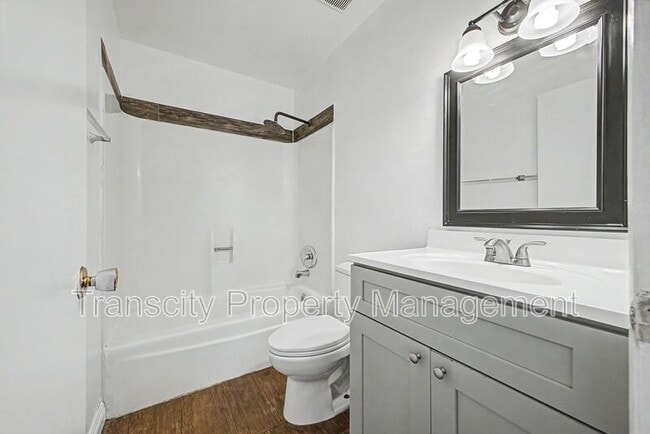 Building Photo - 225 N Standage