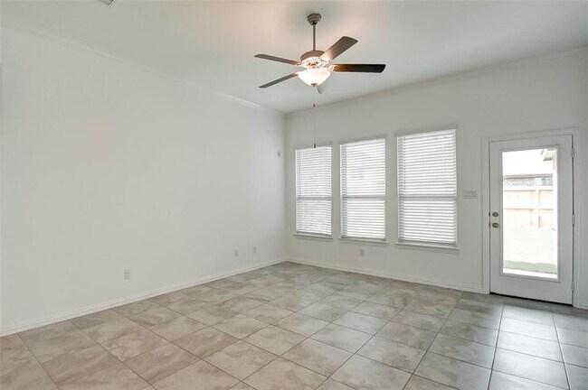 Building Photo - 2323 Green Kale Dr