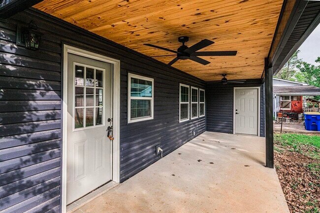 Building Photo - 204 Wilson Ave