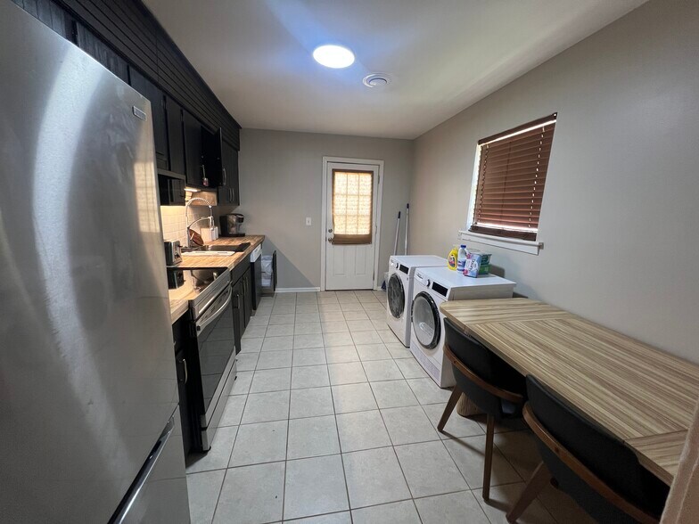 Kitchen - 1905 2nd Ave N