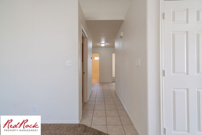 Building Photo - 2620 E 700 N