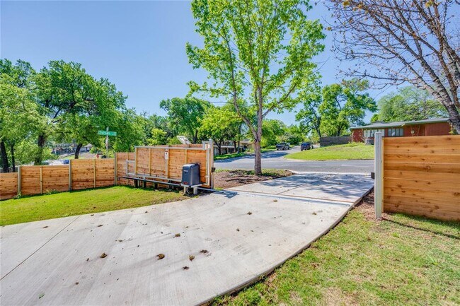 Building Photo - 1714 Woodland Ave