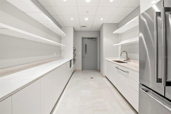 Building Photo - 400 Central Ave