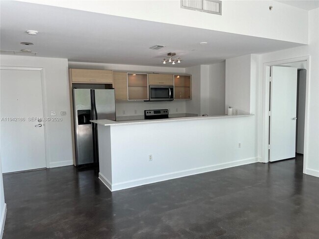 Building Photo - 350 NE 24th St