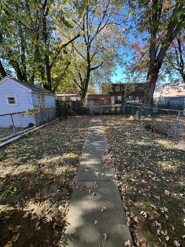 Building Photo - Beautifully Renovated 3-Bedroom Split-Leve...