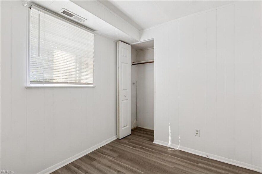 Building Photo - 301 Pepper Mill Ct