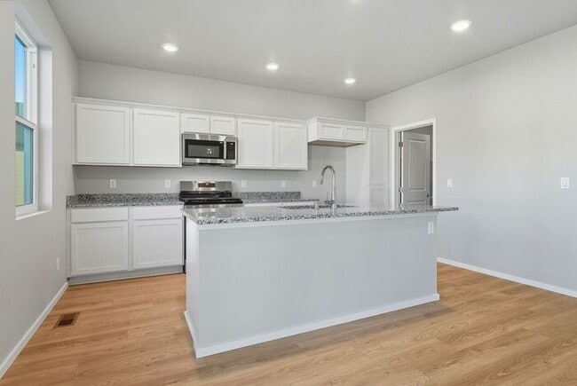 Building Photo - Spacious 4-Bedroom Home with Loft, 3 Baths & 3-Car Garage