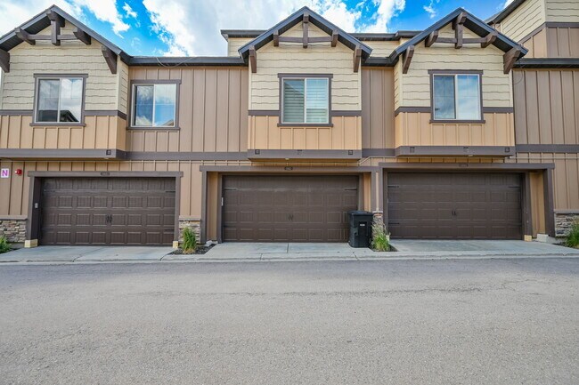 Primary Photo - 13621 N Freestyle Ln