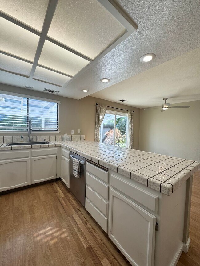 Building Photo - Beautiful home in Parkwood Estates