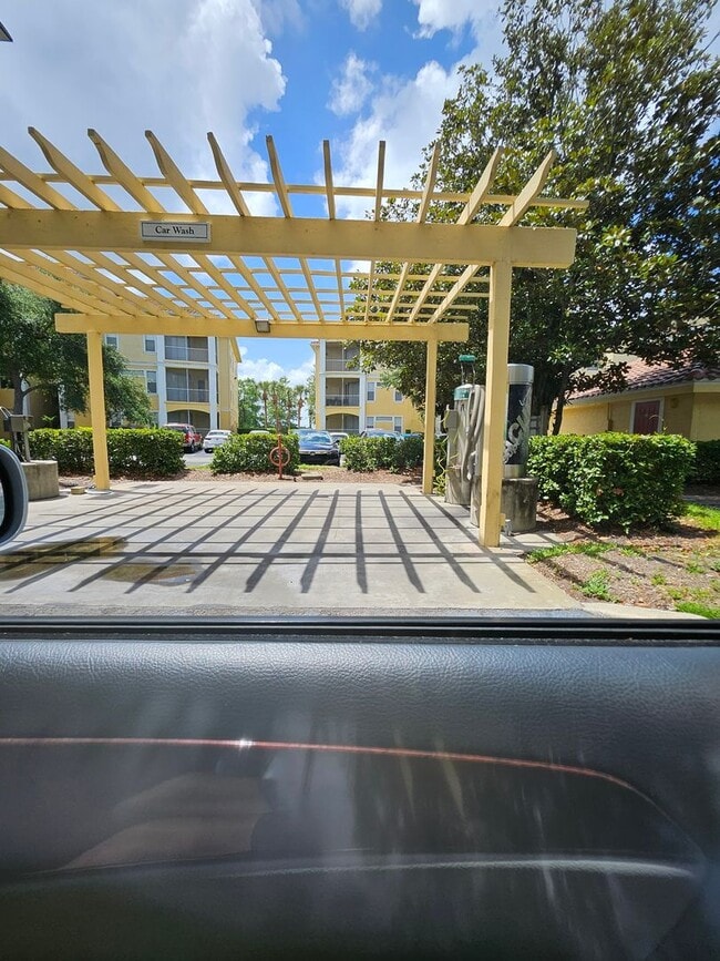 Building Photo - Beautifully Renovated 4 Bed / 2 Bath Condo in Visconti West Condominium- Water View