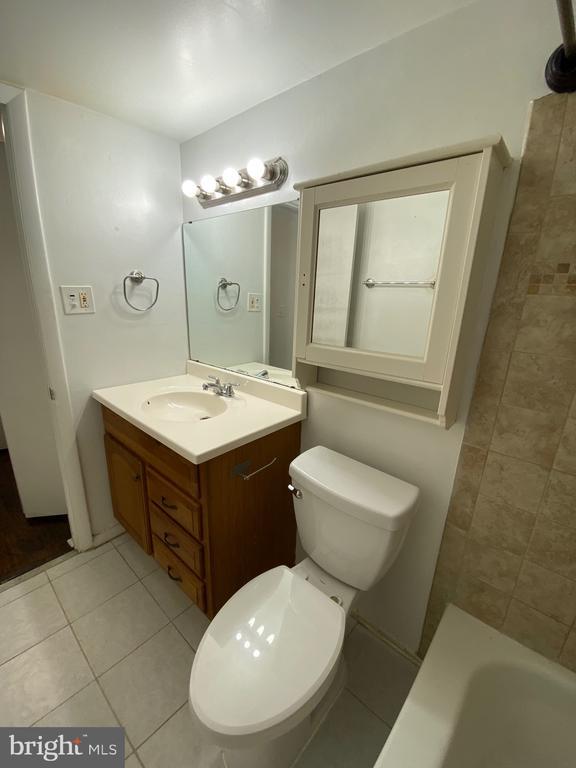 Building Photo - 1531 Colonial Dr