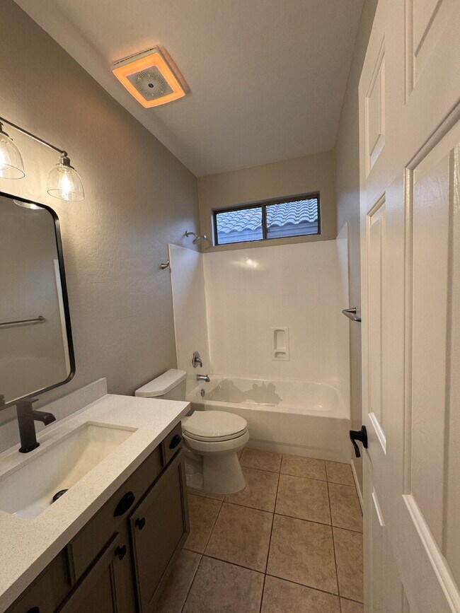 Building Photo - 30031 N Little Leaf Dr