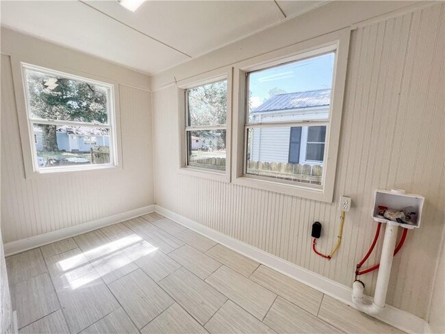 Building Photo - 112 Tally Ct W