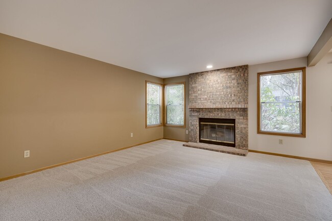 Building Photo - Spacious 4 bedroom home in Renton's Fairwo...