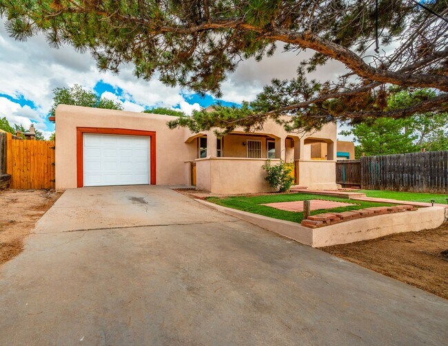 Building Photo - Newly Updated Single Level Home Available Now!