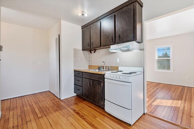 Building Photo - 500 5th Ave