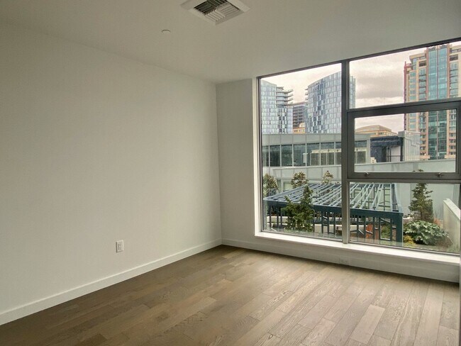 Building Photo - 188 Bellevue Way NE