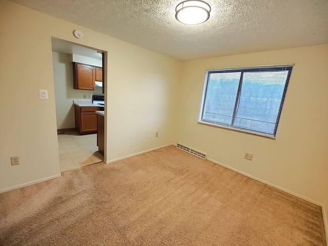 Building Photo - *Well-Maintained 3BD/1.5BA Townhouse Available in Whitehall*