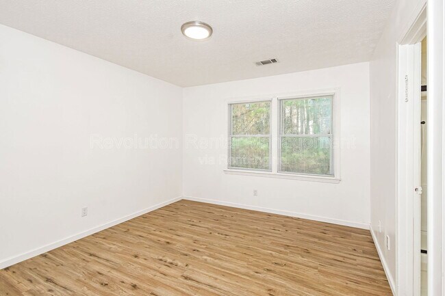 Building Photo - 1301 Sweet Pine Dr