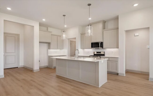 Building Photo - 382 Mary Cir