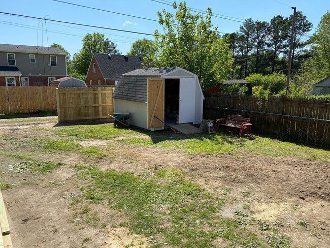 Building Photo - Updated 4 Bedroom Home Convenient to Caryt...