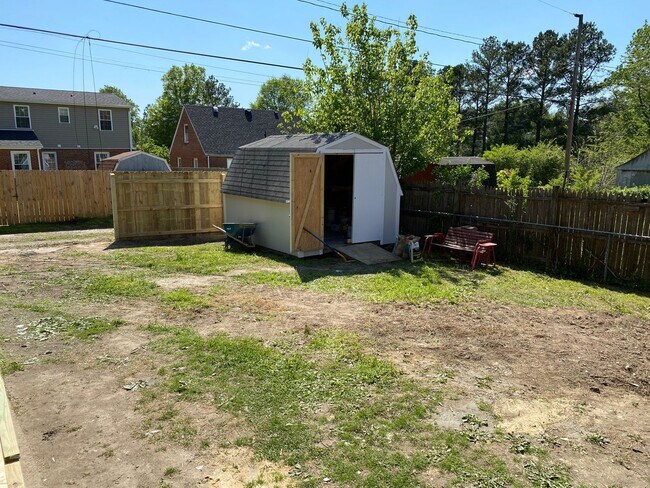 Building Photo - Updated 4 Bedroom Home Convenient to Carytown, Byrd Park And More. Available In July