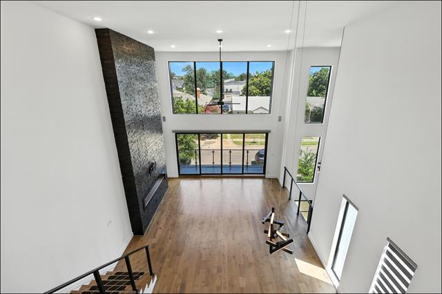 Building Photo - 3523 N Versailles Ave