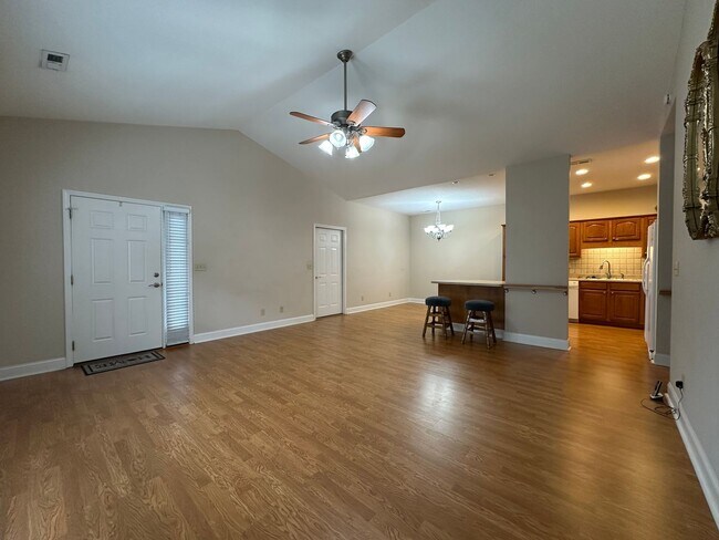 Building Photo - 3 Bedroom / 2 Bath Brick Home Kingsport, TN