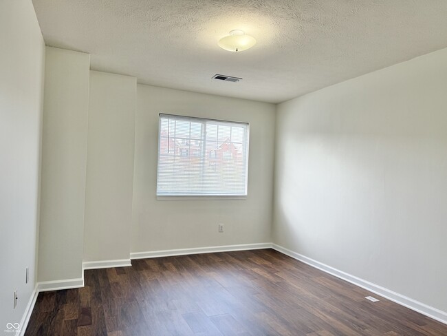 Building Photo - 8272 Enclave Blvd