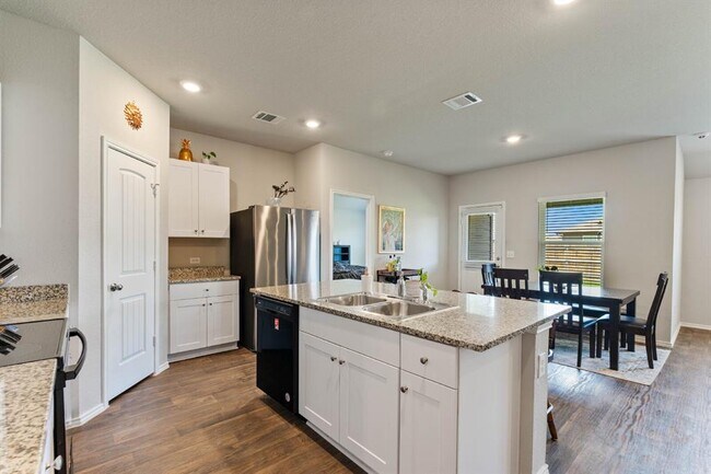 Building Photo - 6108 Montrelia Dr