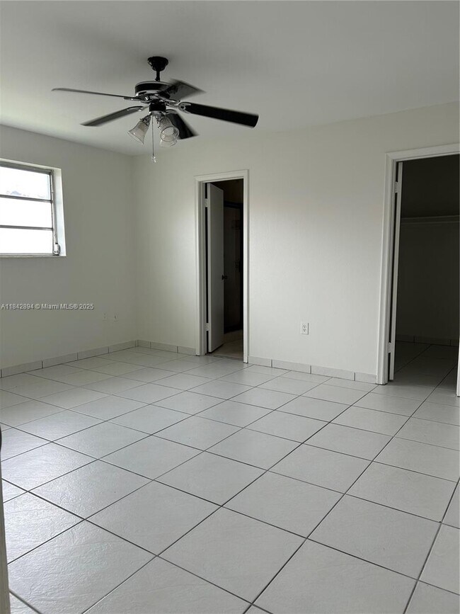 Building Photo - 955 SW 87th Ct