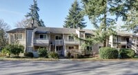 Building Photo - 2 Bedroom Ground Floor Condo in the Heart of Woodinville!
