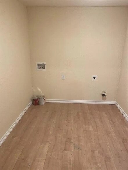 Building Photo - 6103 Sherwood Dr