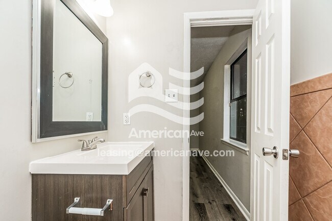 Building Photo - 3536 Torbay Dr