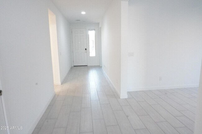 Building Photo - 40562 W Michaels Dr