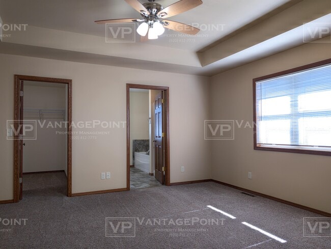 Building Photo - 2250 Daly Dr