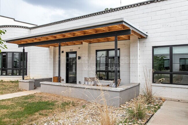 Building Photo - 3415 N Broadway