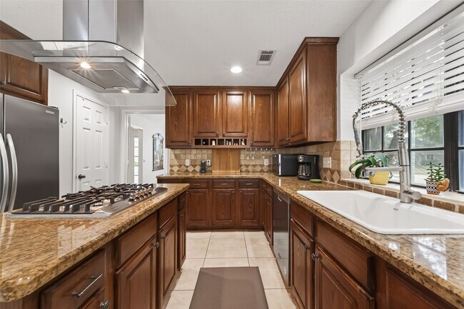 Building Photo - 18526 Fawn Run Ln