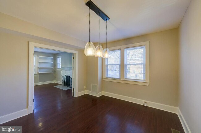 Building Photo - 1900 Q St SE