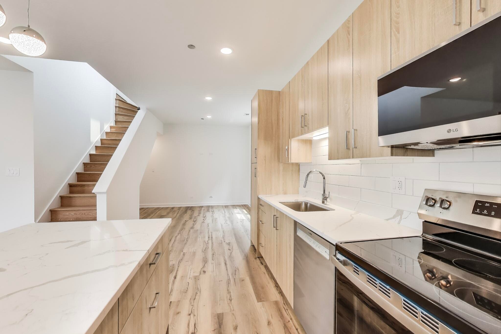 Building Photo - 5126 S Kenwood Ave