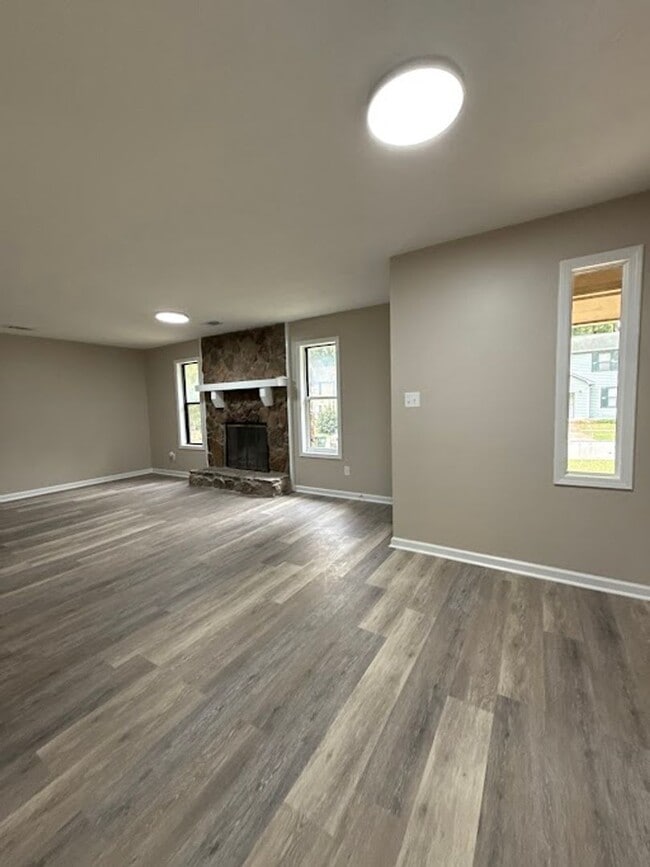 Building Photo - 2930-2932 Lakemont Dr SW