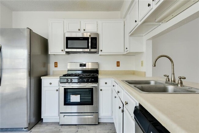 Building Photo - 16803 Pocono Dr