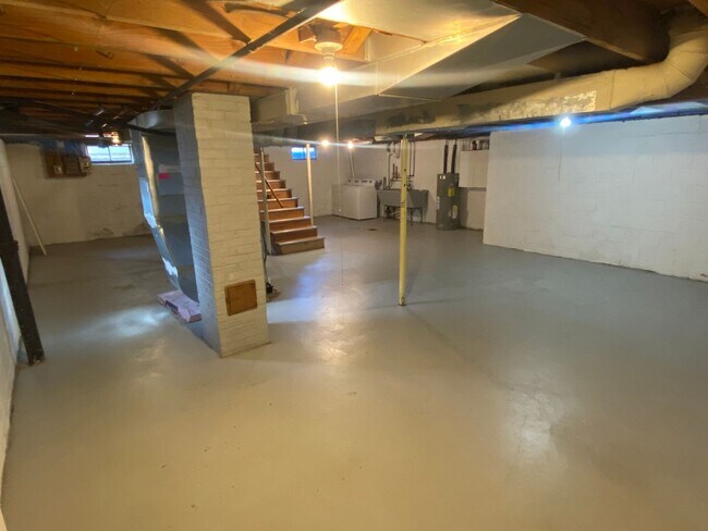 Building Photo - 2-Bedroom 1 Bath Ranch Style Home Near GD Jones Elementary